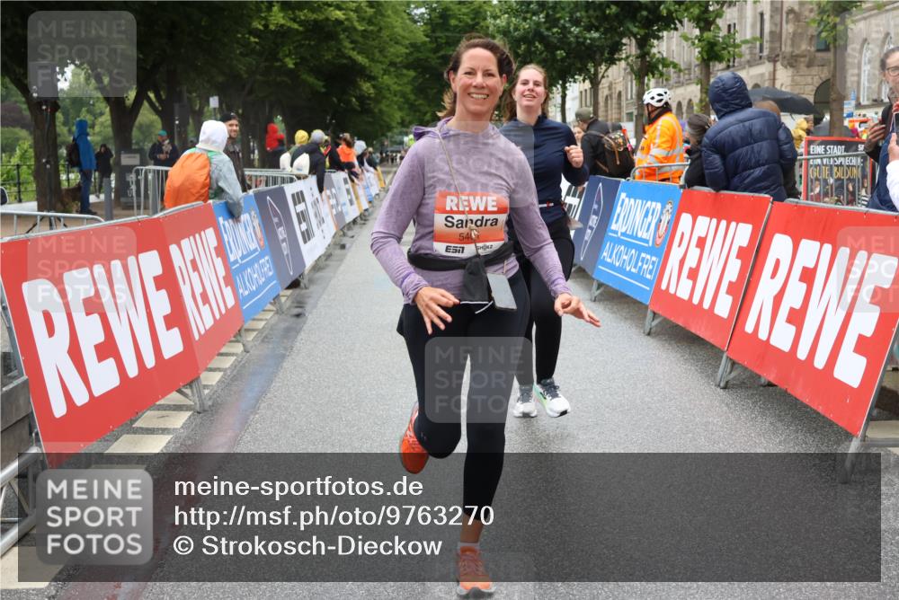 14.06.2026 - REWE Women's Run Strokosch-Dieckow http://msf.ph/oto/9763270 14.06.2026 11:12:08 Ziel 5215, 5265, 5362, 5400, 5401, 5730, 5922 meine-sportfotos.de