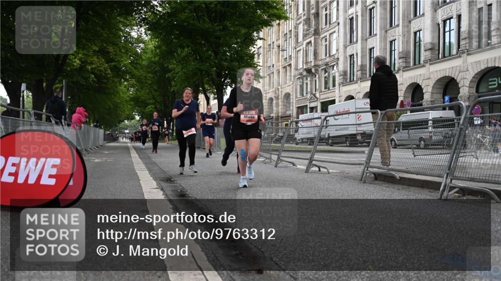 14.06.2026 - REWE Women's Run J. Mangold http://msf.ph/oto/9763312 14.06.2026 11:09:53 Ziel 5211, 5301, 5698 meine-sportfotos.de