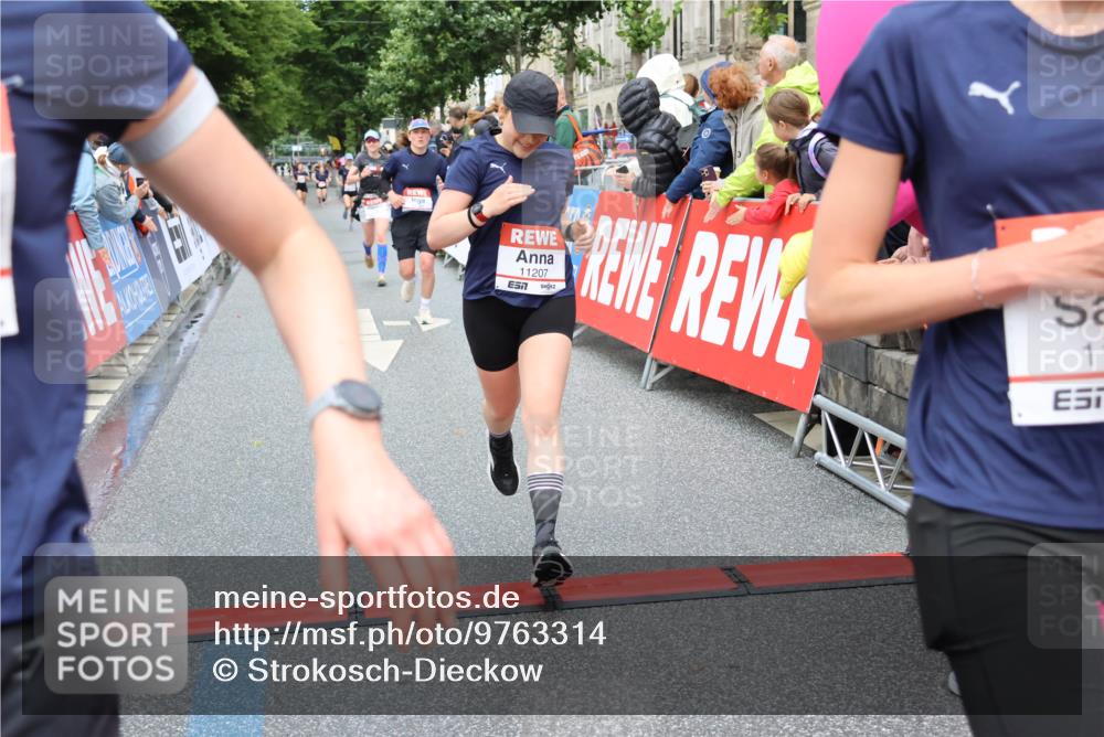 14.06.2026 - REWE Women's Run Strokosch-Dieckow http://msf.ph/oto/9763314 14.06.2026 09:50:52 Ziel 10085, 10192, 10749, 11105, 11146, 11207, 11396 meine-sportfotos.de