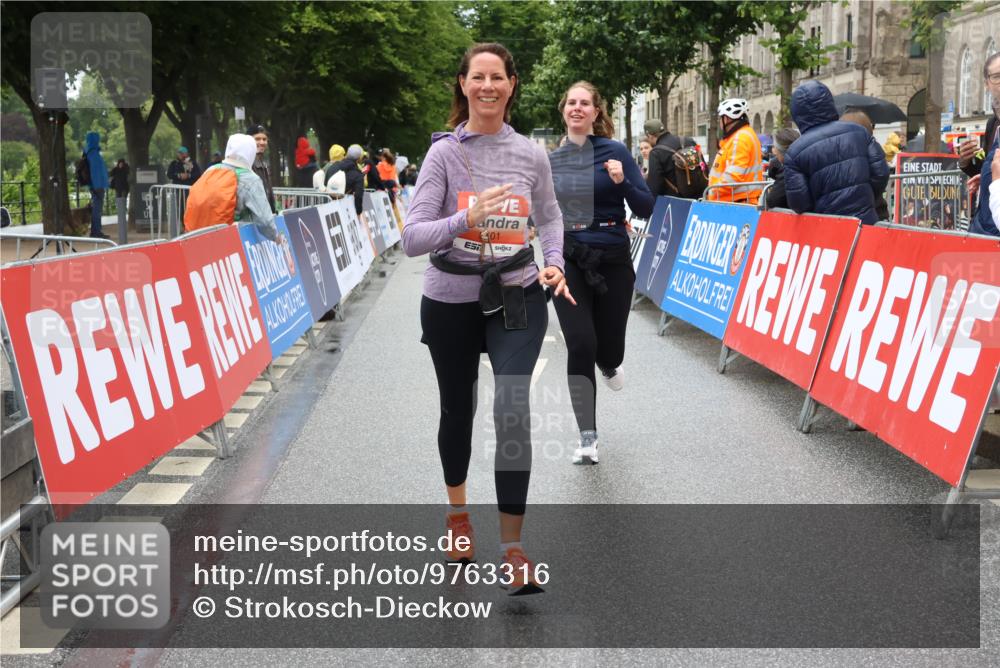 14.06.2026 - REWE Women's Run Strokosch-Dieckow http://msf.ph/oto/9763316 14.06.2026 11:12:07 Ziel 5215, 5265, 5362, 5400, 5401, 5730, 5922 meine-sportfotos.de