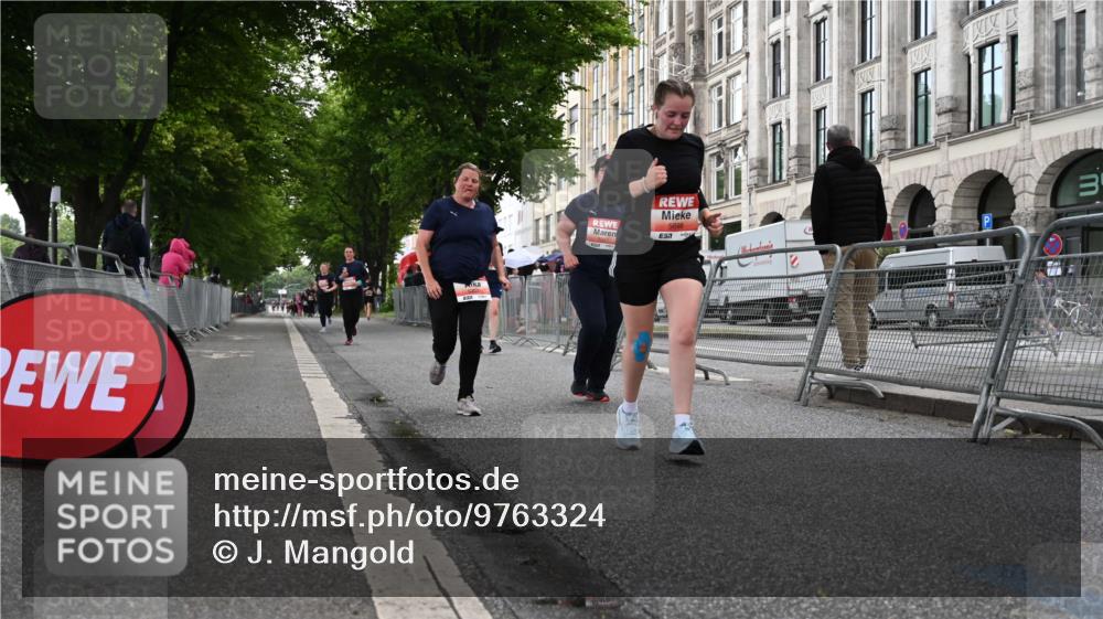 14.06.2026 - REWE Women's Run J. Mangold http://msf.ph/oto/9763324 14.06.2026 11:09:54 Ziel 5211, 5240, 5301, 5698, 5961 meine-sportfotos.de