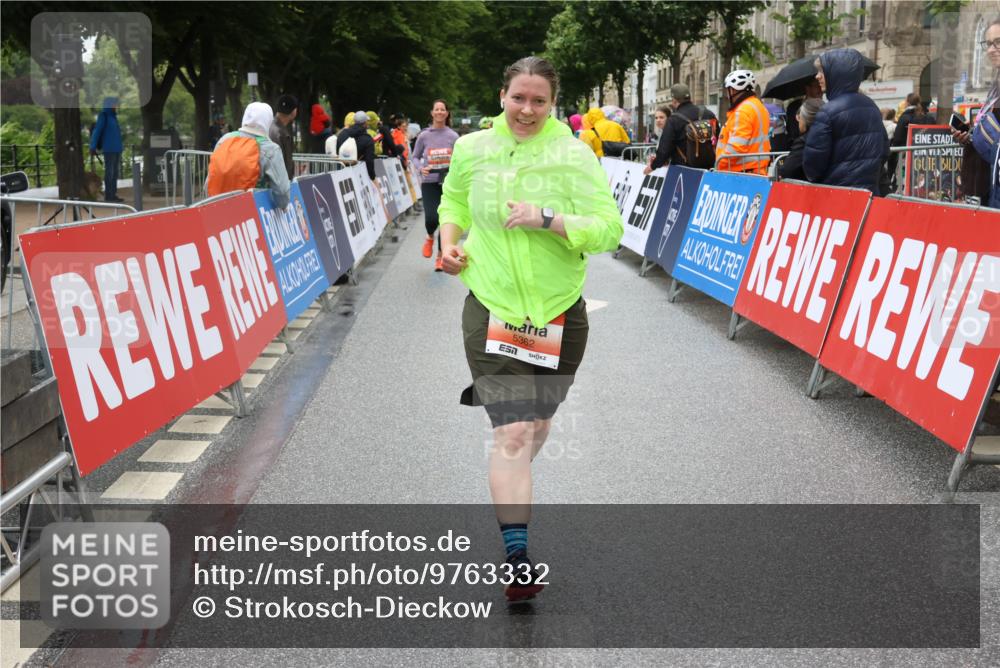 14.06.2026 - REWE Women's Run Strokosch-Dieckow http://msf.ph/oto/9763332 14.06.2026 11:12:04 Ziel 5080, 5081, 5082, 5265, 5362, 5401, 5730 meine-sportfotos.de