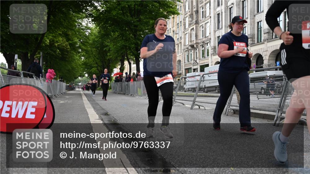 14.06.2026 - REWE Women's Run J. Mangold http://msf.ph/oto/9763337 14.06.2026 11:09:55 Ziel 5211, 5240, 5301, 5698, 5787, 5788, 5961 meine-sportfotos.de