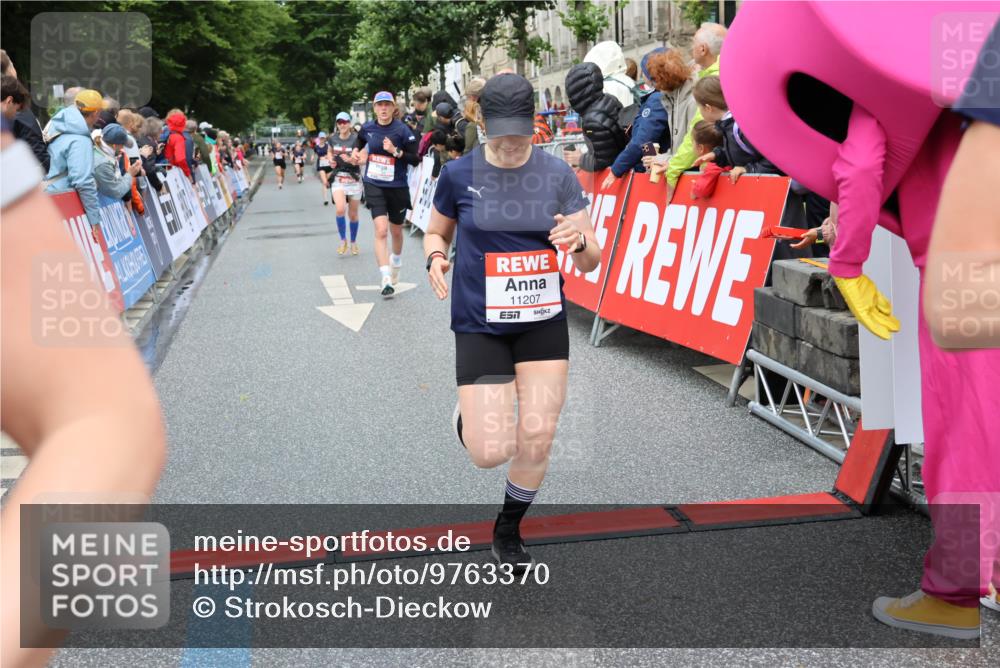 14.06.2026 - REWE Women's Run Strokosch-Dieckow http://msf.ph/oto/9763370 14.06.2026 09:50:52 Ziel 10085, 10192, 10749, 11105, 11146, 11207, 11396 meine-sportfotos.de