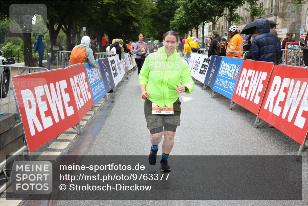 14.06.2026 - REWE Women's Run Strokosch-Dieckow http://msf.ph/oto/9763377 14.06.2026 11:12:04 Ziel 5080, 5081, 5082, 5265, 5362, 5401, 5730 meine-sportfotos.de