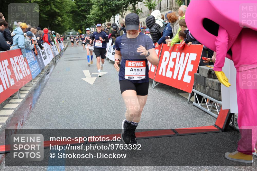 14.06.2026 - REWE Women's Run Strokosch-Dieckow http://msf.ph/oto/9763392 14.06.2026 09:50:52 Ziel 10085, 10192, 10749, 11105, 11146, 11207, 11396 meine-sportfotos.de