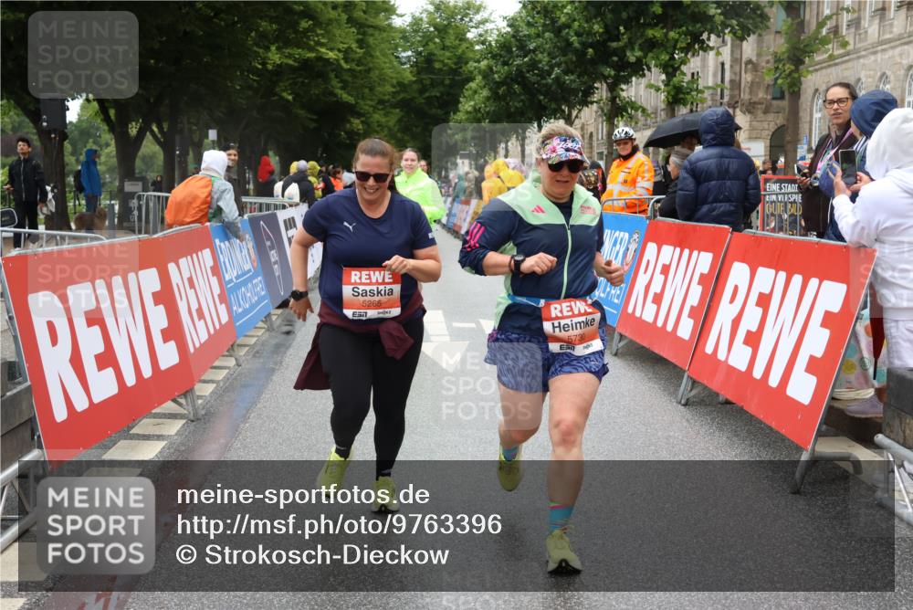 14.06.2026 - REWE Women's Run Strokosch-Dieckow http://msf.ph/oto/9763396 14.06.2026 11:12:01 Ziel 5080, 5081, 5082, 5148, 5265, 5362, 5663, 5730 meine-sportfotos.de