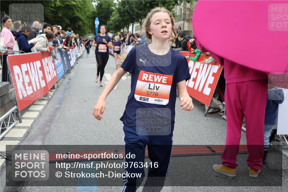 14.06.2026 - REWE Women's Run Strokosch-Dieckow http://msf.ph/oto/9763416 14.06.2026 10:57:39 Ziel 5202, 5228, 5255, 5280, 5381, 5396, 5499, 5712, 5778, 5904, 5924 meine-sportfotos.de