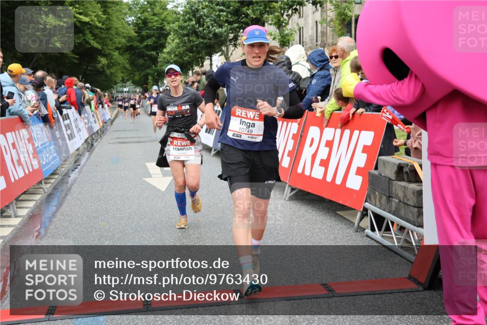 14.06.2026 - REWE Women's Run Strokosch-Dieckow http://msf.ph/oto/9763430 14.06.2026 09:50:55 Ziel 10085, 10192, 10749, 11105, 11146, 11207, 11396 meine-sportfotos.de