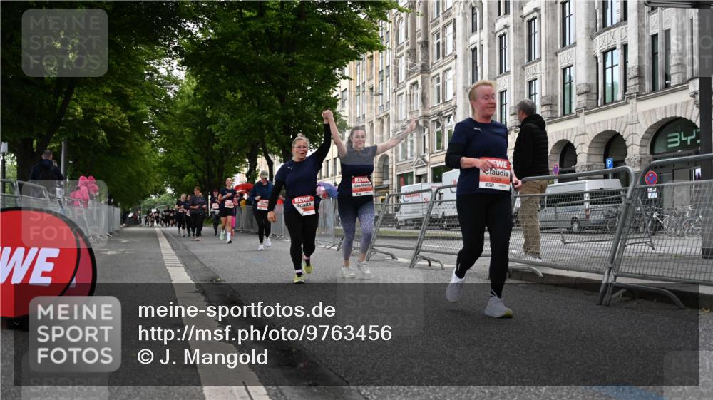 14.06.2026 - REWE Women's Run J. Mangold http://msf.ph/oto/9763456 14.06.2026 11:10:20 Ziel 5005, 5028, 5724, 5830, 5831 meine-sportfotos.de