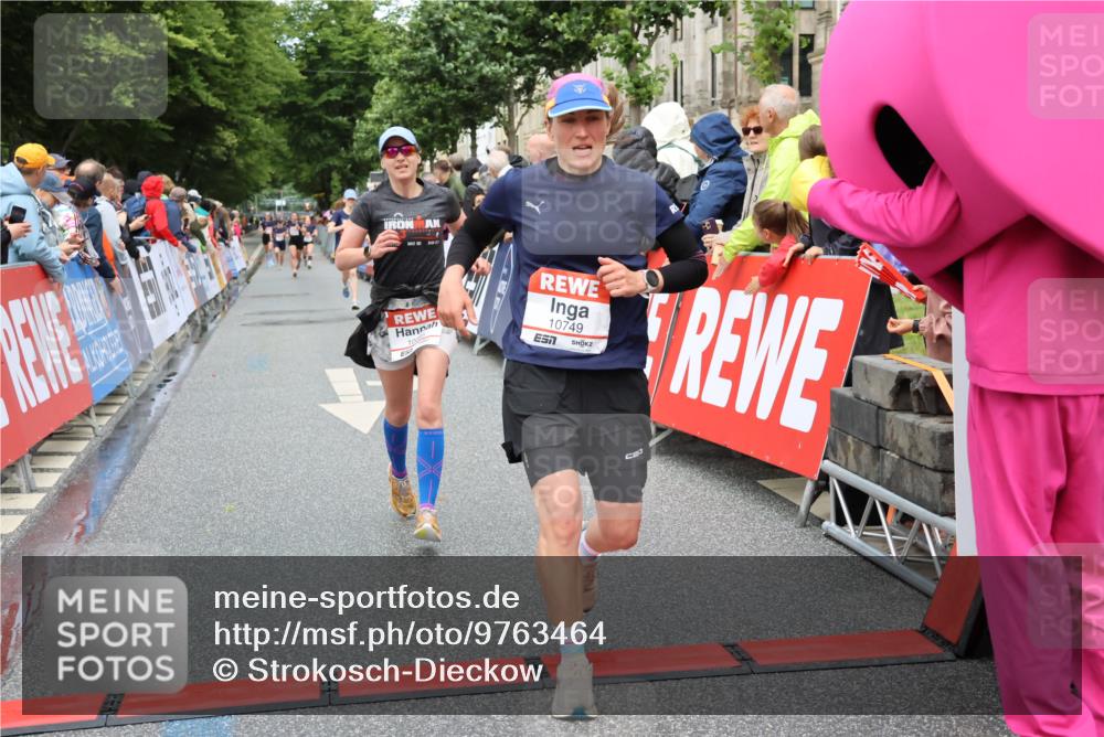 14.06.2026 - REWE Women's Run Strokosch-Dieckow http://msf.ph/oto/9763464 14.06.2026 09:50:55 Ziel 10085, 10192, 10749, 11105, 11146, 11207, 11396 meine-sportfotos.de