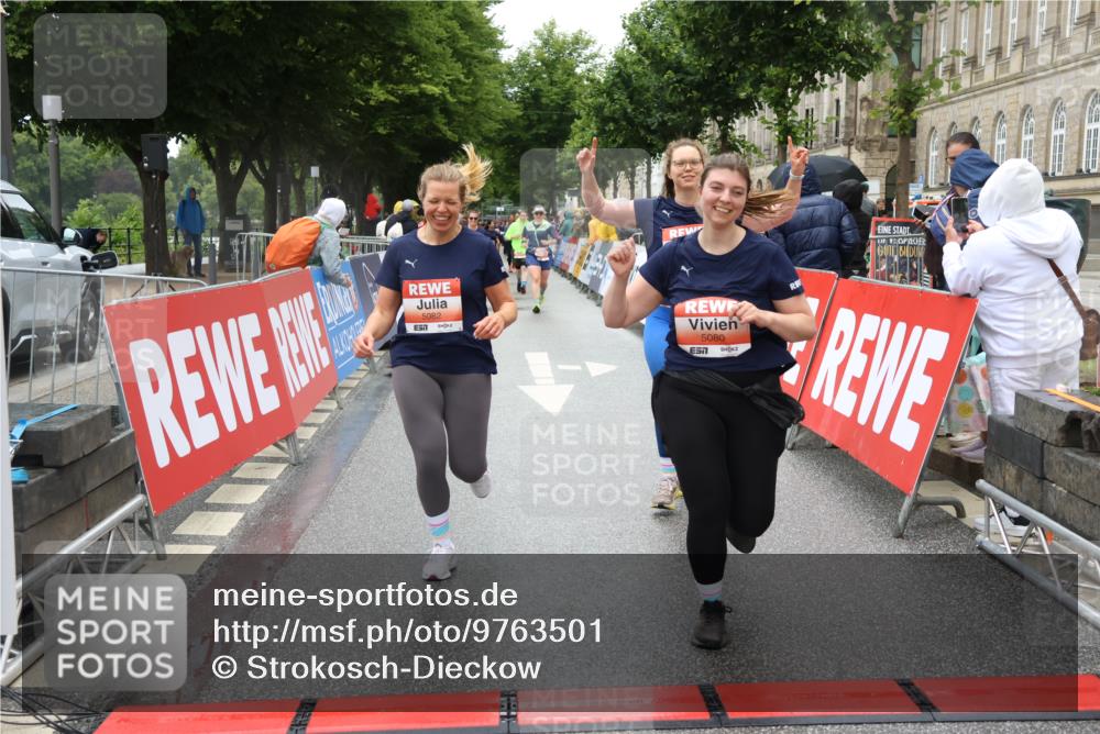 14.06.2026 - REWE Women's Run Strokosch-Dieckow http://msf.ph/oto/9763501 14.06.2026 11:11:56 Ziel 5080, 5081, 5082, 5148, 5663 meine-sportfotos.de