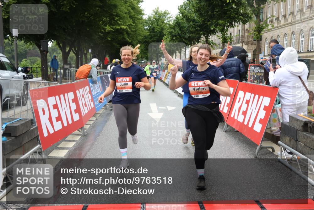 14.06.2026 - REWE Women's Run Strokosch-Dieckow http://msf.ph/oto/9763518 14.06.2026 11:11:55 Ziel 5080, 5081, 5082, 5148, 5663 meine-sportfotos.de