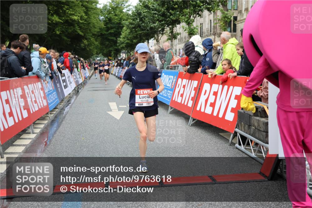 14.06.2026 - REWE Women's Run Strokosch-Dieckow http://msf.ph/oto/9763618 14.06.2026 09:50:59 Ziel 10085, 10159, 10749, 11207 meine-sportfotos.de