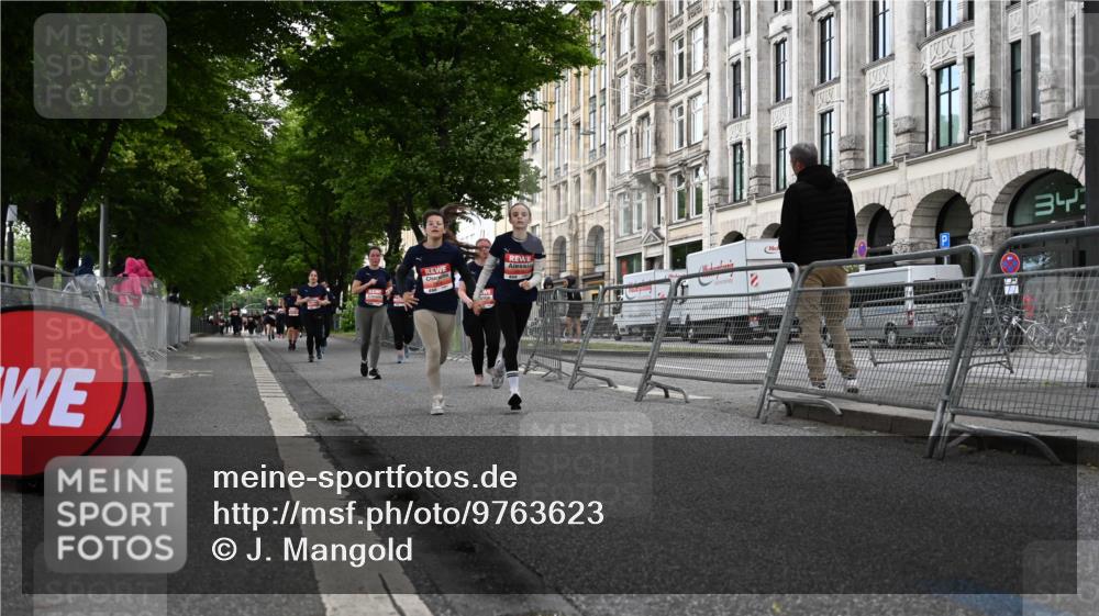 14.06.2026 - REWE Women's Run J. Mangold http://msf.ph/oto/9763623 14.06.2026 11:10:39 Ziel 5554, 5606, 5617, 5879, 5915 meine-sportfotos.de