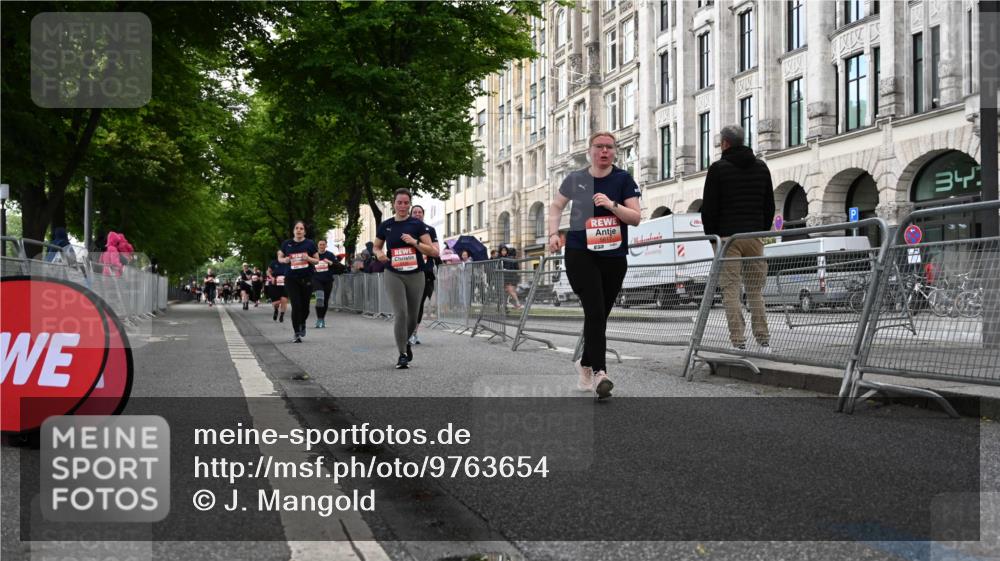 14.06.2026 - REWE Women's Run J. Mangold http://msf.ph/oto/9763654 14.06.2026 11:10:41 Ziel 5136, 5554, 5575, 5606, 5617, 5915 meine-sportfotos.de