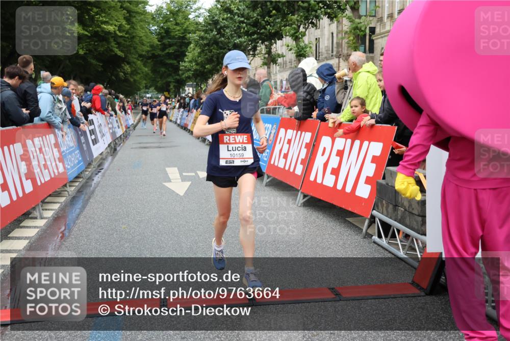 14.06.2026 - REWE Women's Run Strokosch-Dieckow http://msf.ph/oto/9763664 14.06.2026 09:51:00 Ziel 10085, 10159, 10749 meine-sportfotos.de