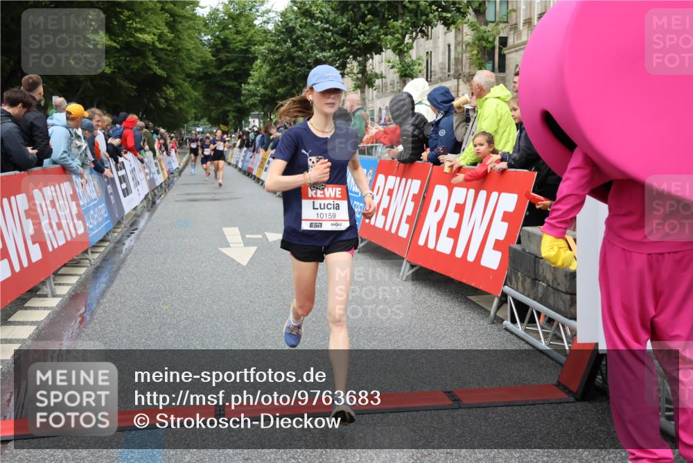 14.06.2026 - REWE Women's Run Strokosch-Dieckow http://msf.ph/oto/9763683 14.06.2026 09:51:00 Ziel 10085, 10159, 10749 meine-sportfotos.de