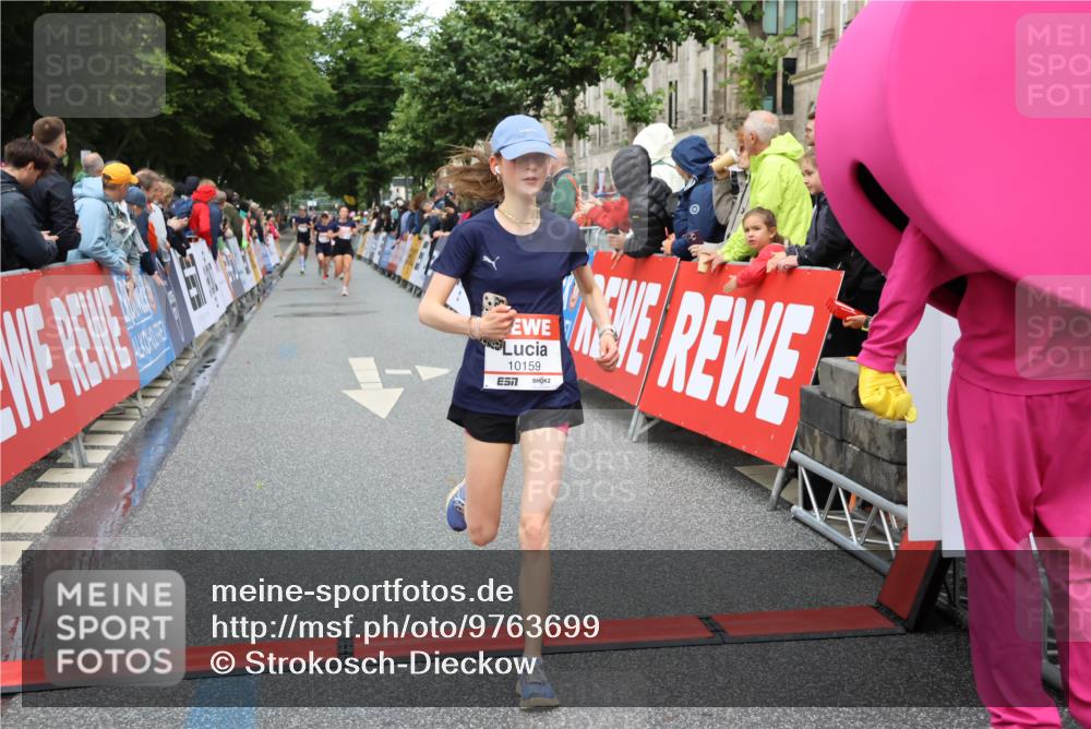 14.06.2026 - REWE Women's Run Strokosch-Dieckow http://msf.ph/oto/9763699 14.06.2026 09:51:00 Ziel 10085, 10159, 10749 meine-sportfotos.de
