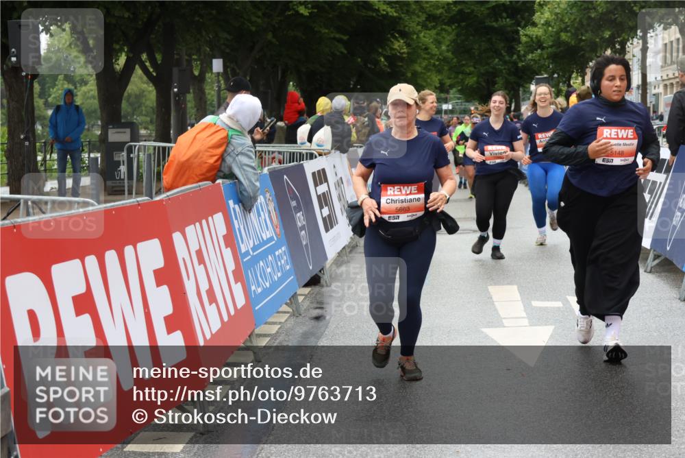 14.06.2026 - REWE Women's Run Strokosch-Dieckow http://msf.ph/oto/9763713 14.06.2026 11:11:51 Ziel 5148, 5162, 5663 meine-sportfotos.de