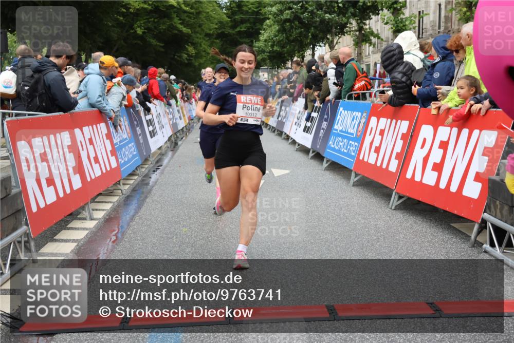 14.06.2026 - REWE Women's Run Strokosch-Dieckow http://msf.ph/oto/9763741 14.06.2026 09:51:07 Ziel 10039, 10159, 10312, 10618, 10666, 11003 meine-sportfotos.de