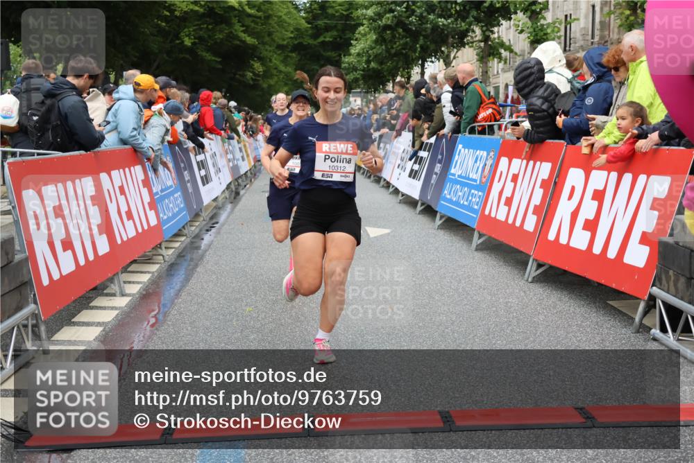 14.06.2026 - REWE Women's Run Strokosch-Dieckow http://msf.ph/oto/9763759 14.06.2026 09:51:07 Ziel 10039, 10159, 10312, 10618, 10666, 11003 meine-sportfotos.de
