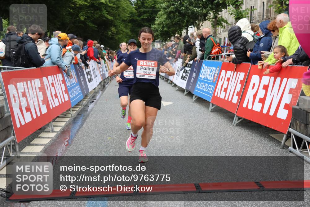 14.06.2026 - REWE Women's Run Strokosch-Dieckow http://msf.ph/oto/9763775 14.06.2026 09:51:07 Ziel 10039, 10159, 10312, 10618, 10666, 11003 meine-sportfotos.de