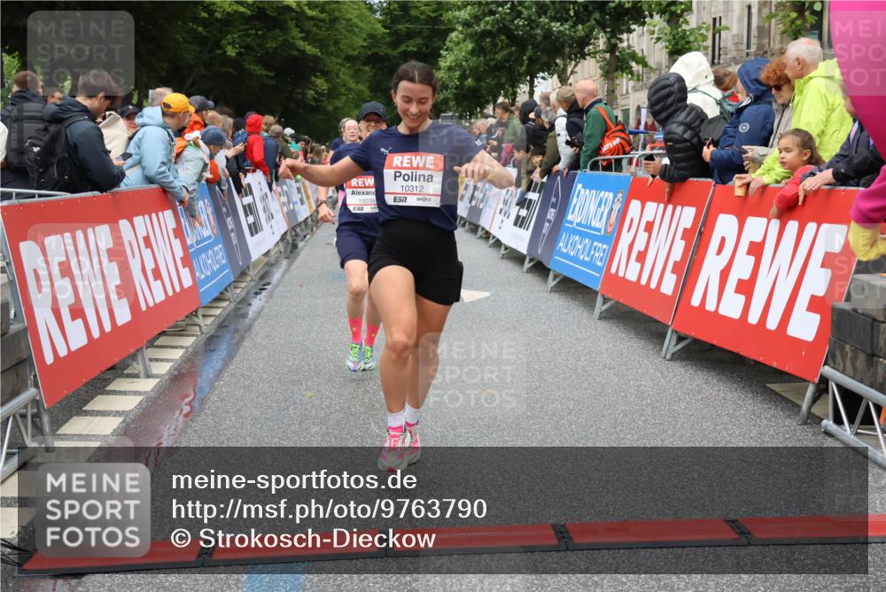 14.06.2026 - REWE Women's Run Strokosch-Dieckow http://msf.ph/oto/9763790 14.06.2026 09:51:07 Ziel 10039, 10159, 10312, 10618, 10666, 11003 meine-sportfotos.de