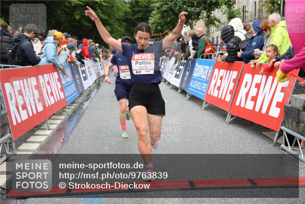 14.06.2026 - REWE Women's Run Strokosch-Dieckow http://msf.ph/oto/9763839 14.06.2026 09:51:07 Ziel 10039, 10159, 10312, 10618, 10666, 11003 meine-sportfotos.de
