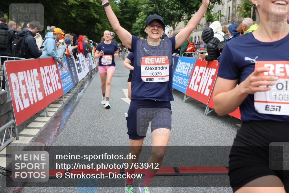 14.06.2026 - REWE Women's Run Strokosch-Dieckow http://msf.ph/oto/9763942 14.06.2026 09:51:08 Ziel 10039, 10091, 10159, 10312, 10618, 10666, 11003 meine-sportfotos.de