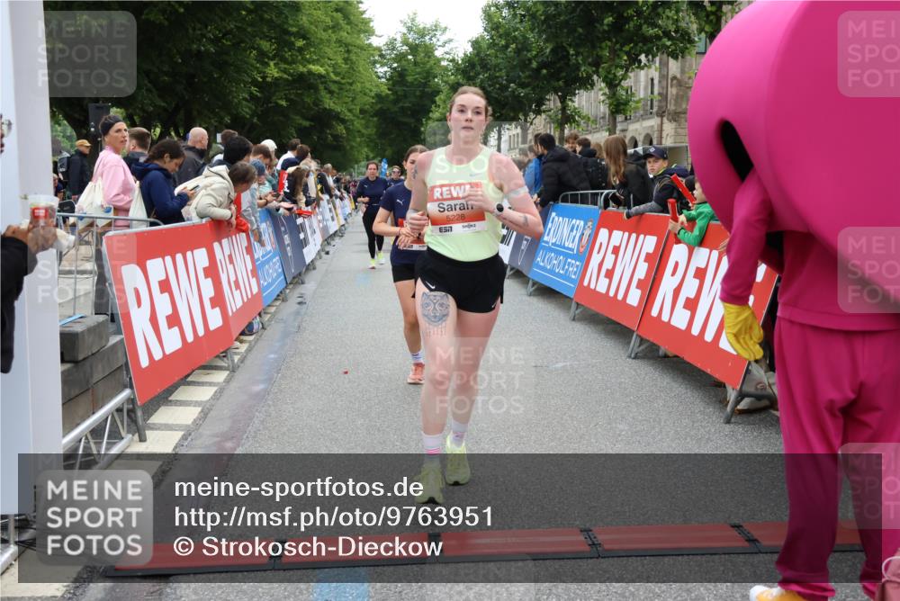 14.06.2026 - REWE Women's Run Strokosch-Dieckow http://msf.ph/oto/9763951 14.06.2026 10:57:32 Ziel 5006, 5202, 5228, 5499, 5753, 5806, 5913, 5924, 5933 meine-sportfotos.de