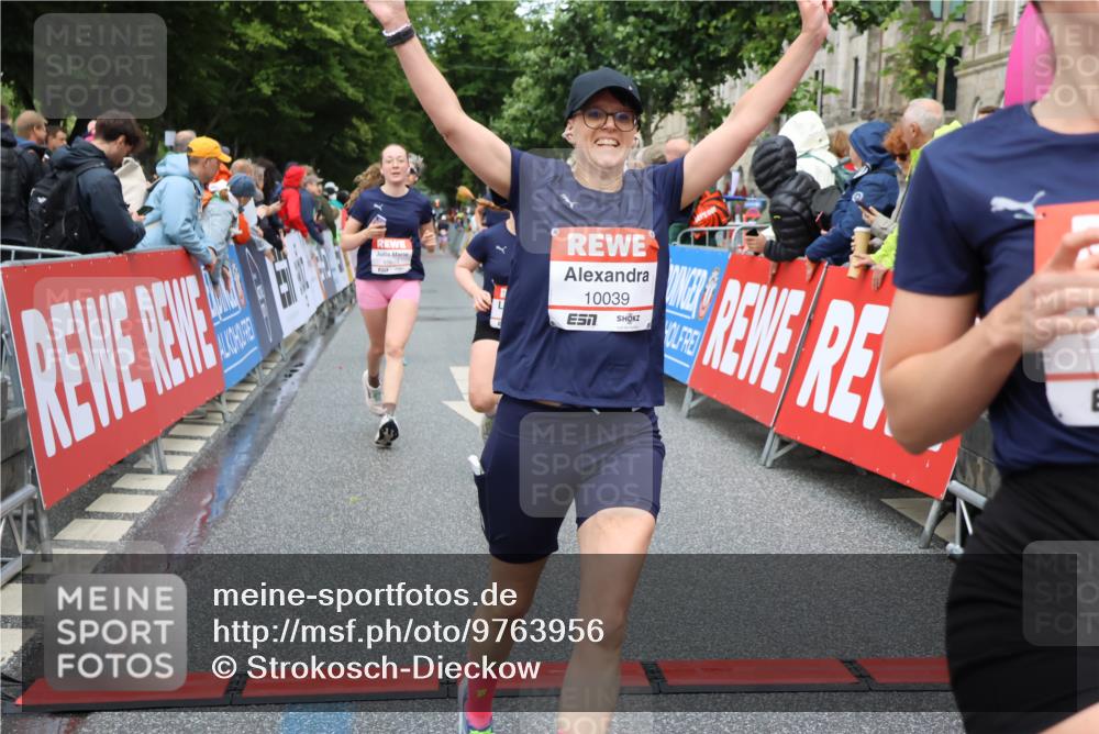 14.06.2026 - REWE Women's Run Strokosch-Dieckow http://msf.ph/oto/9763956 14.06.2026 09:51:08 Ziel 10039, 10091, 10159, 10312, 10618, 10666, 11003 meine-sportfotos.de