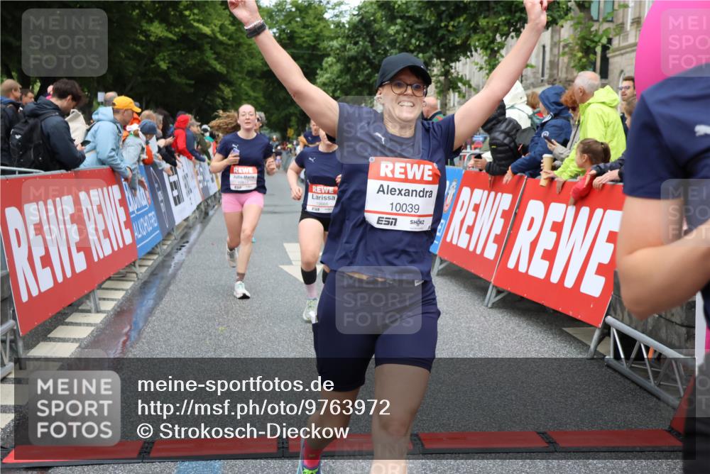 14.06.2026 - REWE Women's Run Strokosch-Dieckow http://msf.ph/oto/9763972 14.06.2026 09:51:08 Ziel 10039, 10091, 10159, 10312, 10618, 10666, 11003 meine-sportfotos.de