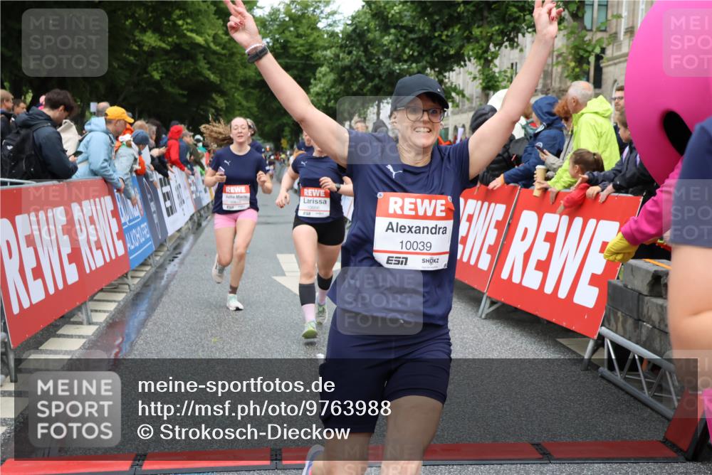 14.06.2026 - REWE Women's Run Strokosch-Dieckow http://msf.ph/oto/9763988 14.06.2026 09:51:09 Ziel 10039, 10091, 10312, 10618, 10666, 11003 meine-sportfotos.de