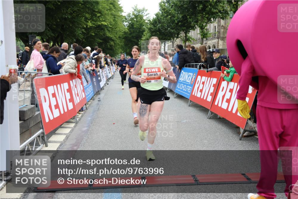 14.06.2026 - REWE Women's Run Strokosch-Dieckow http://msf.ph/oto/9763996 14.06.2026 10:57:32 Ziel 5006, 5202, 5228, 5499, 5753, 5806, 5913, 5924, 5933 meine-sportfotos.de