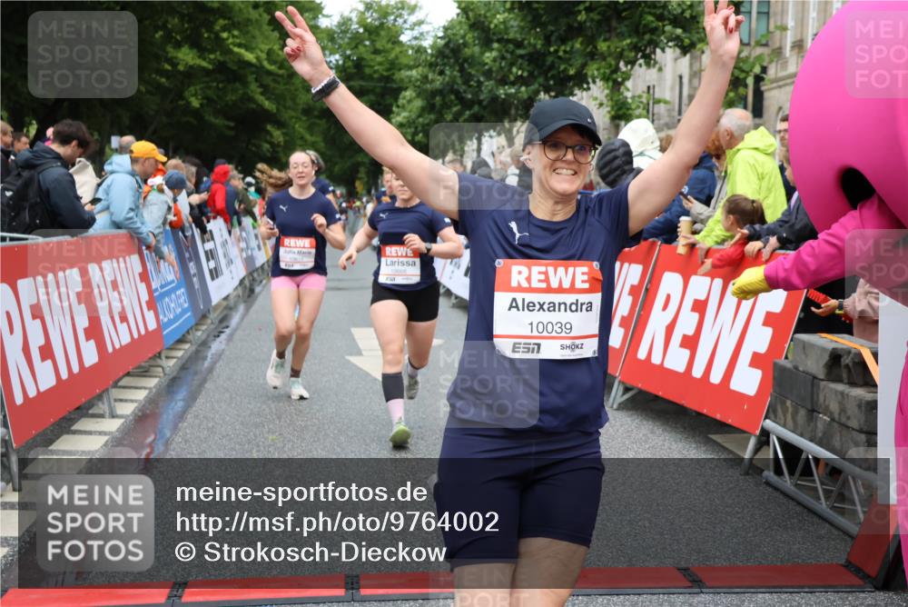 14.06.2026 - REWE Women's Run Strokosch-Dieckow http://msf.ph/oto/9764002 14.06.2026 09:51:09 Ziel 10039, 10091, 10312, 10618, 10666, 11003 meine-sportfotos.de
