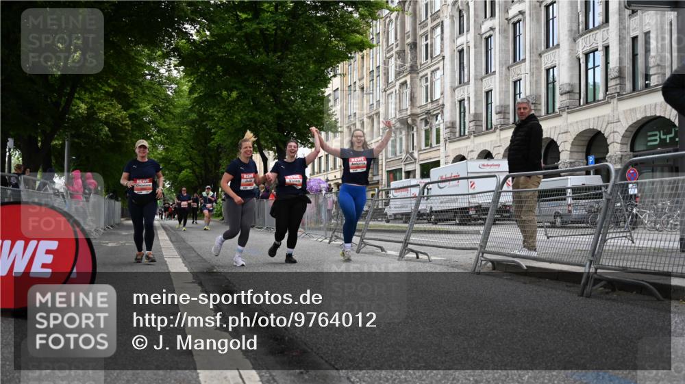 14.06.2026 - REWE Women's Run J. Mangold http://msf.ph/oto/9764012 14.06.2026 11:11:22 Ziel 5080, 5081, 5082, 5148, 5663 meine-sportfotos.de