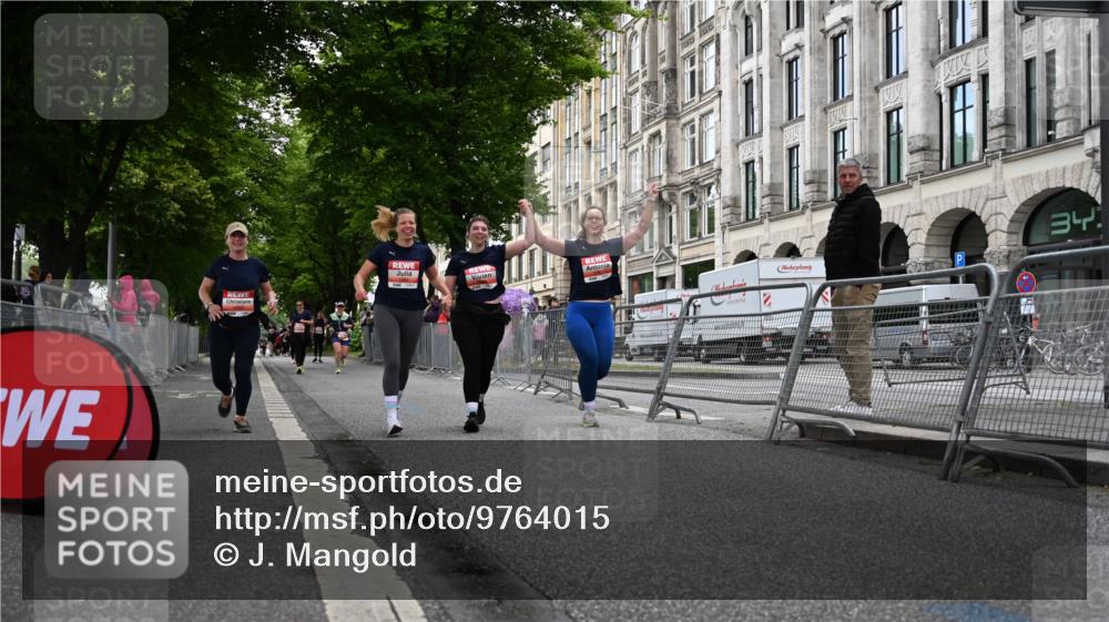 14.06.2026 - REWE Women's Run J. Mangold http://msf.ph/oto/9764015 14.06.2026 11:11:23 Ziel 5080, 5081, 5082, 5148, 5663 meine-sportfotos.de