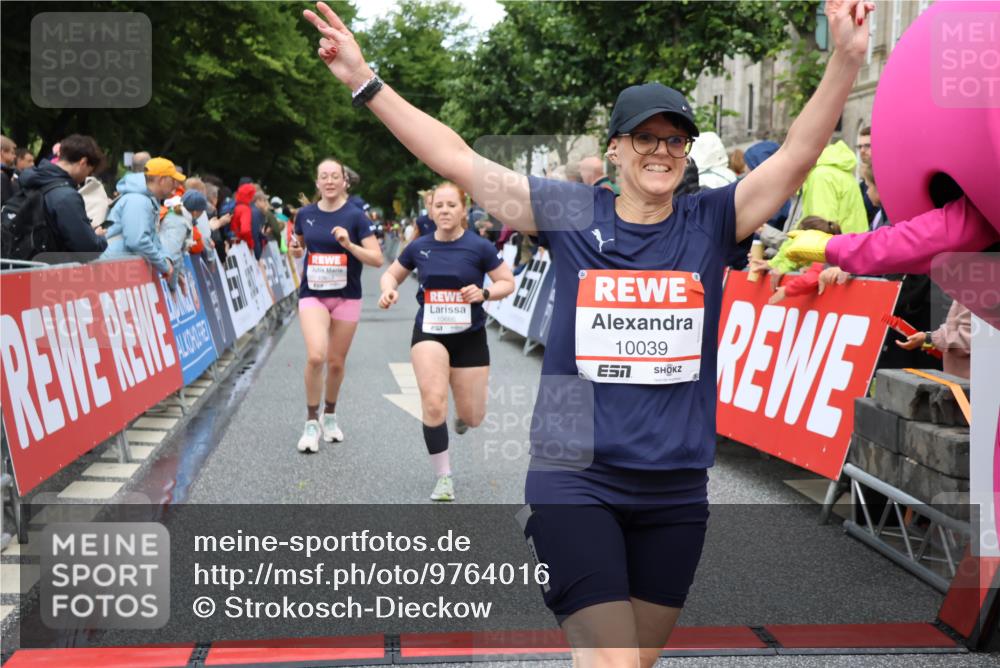 14.06.2026 - REWE Women's Run Strokosch-Dieckow http://msf.ph/oto/9764016 14.06.2026 09:51:09 Ziel 10039, 10091, 10312, 10618, 10666, 11003 meine-sportfotos.de