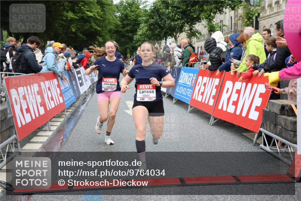 14.06.2026 - REWE Women's Run Strokosch-Dieckow http://msf.ph/oto/9764034 14.06.2026 09:51:09 Ziel 10039, 10091, 10312, 10618, 10666, 11003 meine-sportfotos.de