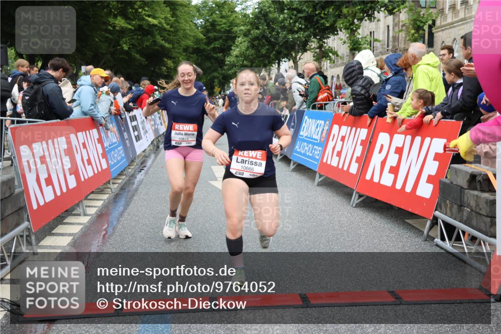 14.06.2026 - REWE Women's Run Strokosch-Dieckow http://msf.ph/oto/9764052 14.06.2026 09:51:09 Ziel 10039, 10091, 10312, 10618, 10666, 11003 meine-sportfotos.de