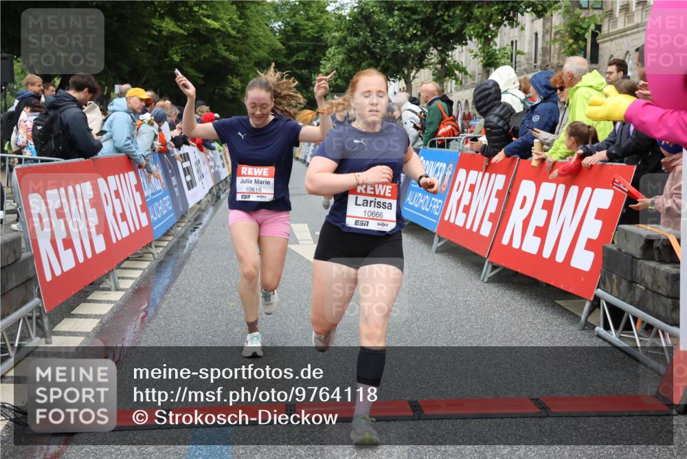 14.06.2026 - REWE Women's Run Strokosch-Dieckow http://msf.ph/oto/9764118 14.06.2026 09:51:10 Ziel 10039, 10091, 10312, 10618, 10666, 11003 meine-sportfotos.de