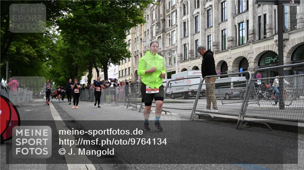 14.06.2026 - REWE Women's Run J. Mangold http://msf.ph/oto/9764134 14.06.2026 11:11:35 Ziel 5215, 5265, 5362, 5730, 5922 meine-sportfotos.de
