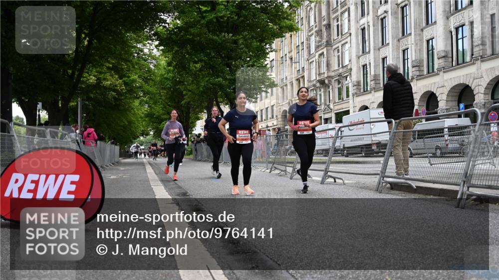 14.06.2026 - REWE Women's Run J. Mangold http://msf.ph/oto/9764141 14.06.2026 11:11:38 Ziel 5215, 5362, 5400, 5401, 5922 meine-sportfotos.de