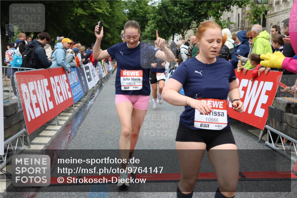 14.06.2026 - REWE Women's Run Strokosch-Dieckow http://msf.ph/oto/9764147 14.06.2026 09:51:10 Ziel 10039, 10091, 10312, 10618, 10666, 11003 meine-sportfotos.de