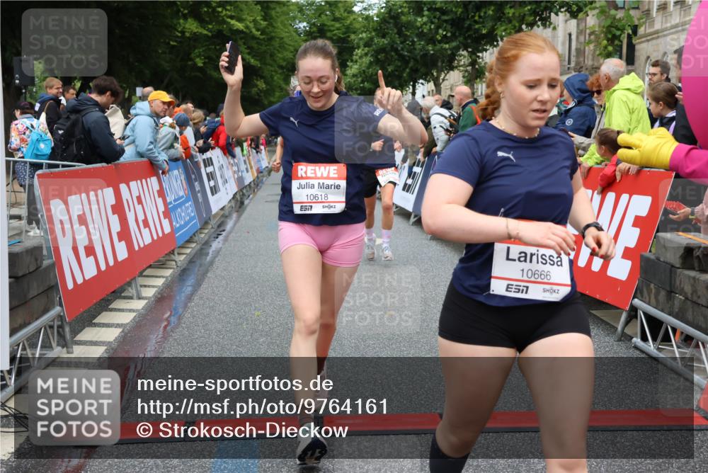 14.06.2026 - REWE Women's Run Strokosch-Dieckow http://msf.ph/oto/9764161 14.06.2026 09:51:10 Ziel 10039, 10091, 10312, 10618, 10666, 11003 meine-sportfotos.de