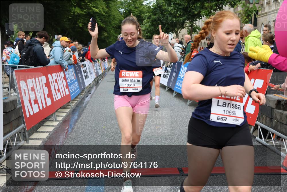 14.06.2026 - REWE Women's Run Strokosch-Dieckow http://msf.ph/oto/9764176 14.06.2026 09:51:10 Ziel 10039, 10091, 10312, 10618, 10666, 11003 meine-sportfotos.de