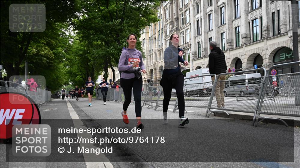 14.06.2026 - REWE Women's Run J. Mangold http://msf.ph/oto/9764178 14.06.2026 11:11:41 Ziel 5215, 5400, 5401, 5922 meine-sportfotos.de