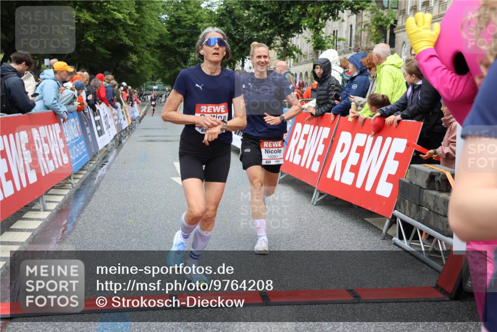 14.06.2026 - REWE Women's Run Strokosch-Dieckow http://msf.ph/oto/9764208 14.06.2026 09:51:12 Ziel 10039, 10091, 10312, 10618, 10666, 11003 meine-sportfotos.de
