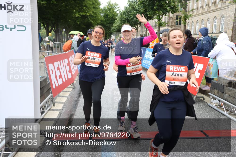 14.06.2026 - REWE Women's Run Strokosch-Dieckow http://msf.ph/oto/9764220 14.06.2026 11:11:32 Ziel 5165, 5267, 5323, 5324, 5342, 5348, 5708, 5717, 6022, 6068 meine-sportfotos.de